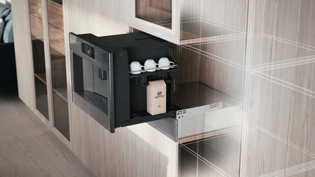 ASKO Einbau-Kaffeemaschine, ausgezogen im Geräteschrank